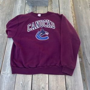 Vintage mens NHL hockey Canucks crewe neck